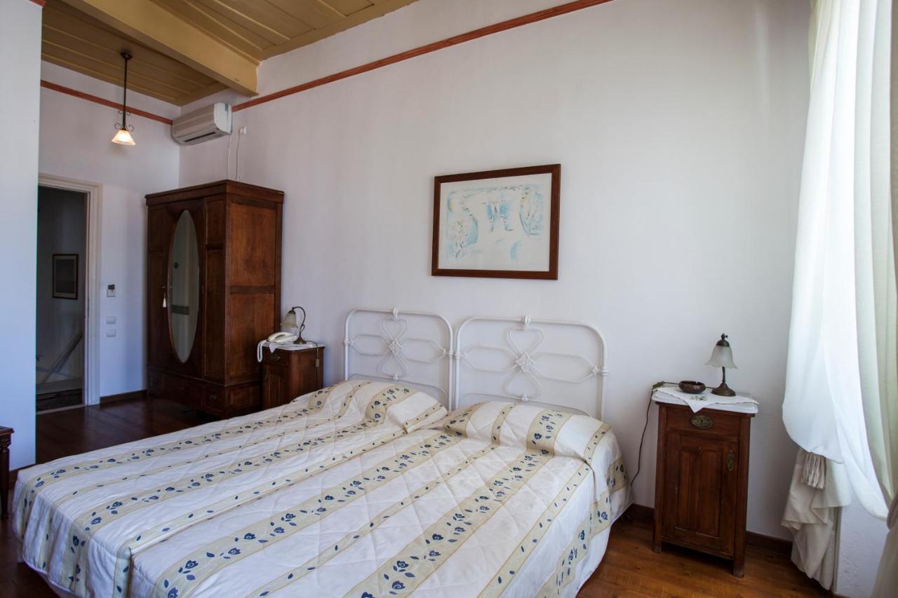Nostos Guesthouse Kýthira エクステリア 写真